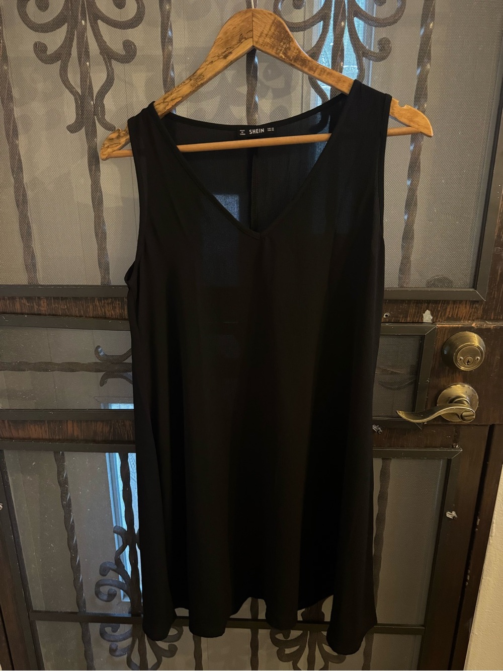 SHEIN Black Sleeveless V-Neck Tunic